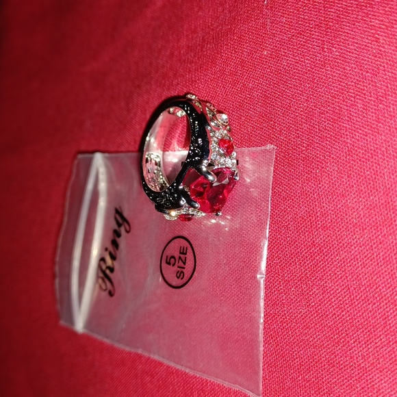 Women's Heart Ring - Picture 3 of 7